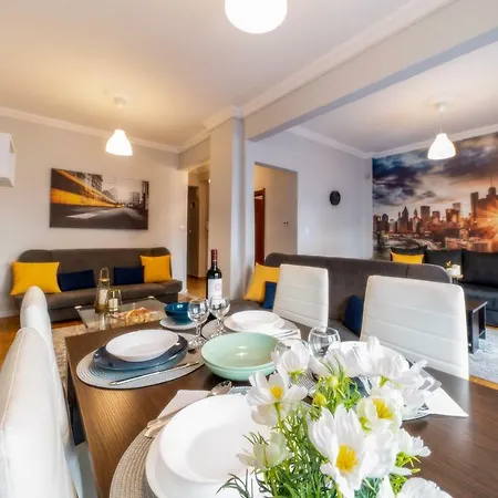 Deluxe Apt. Apartment