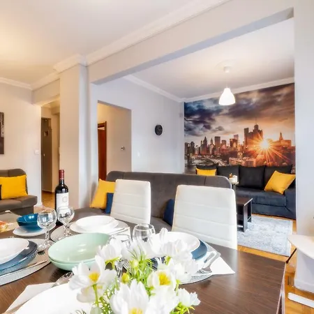 Deluxe Apt.